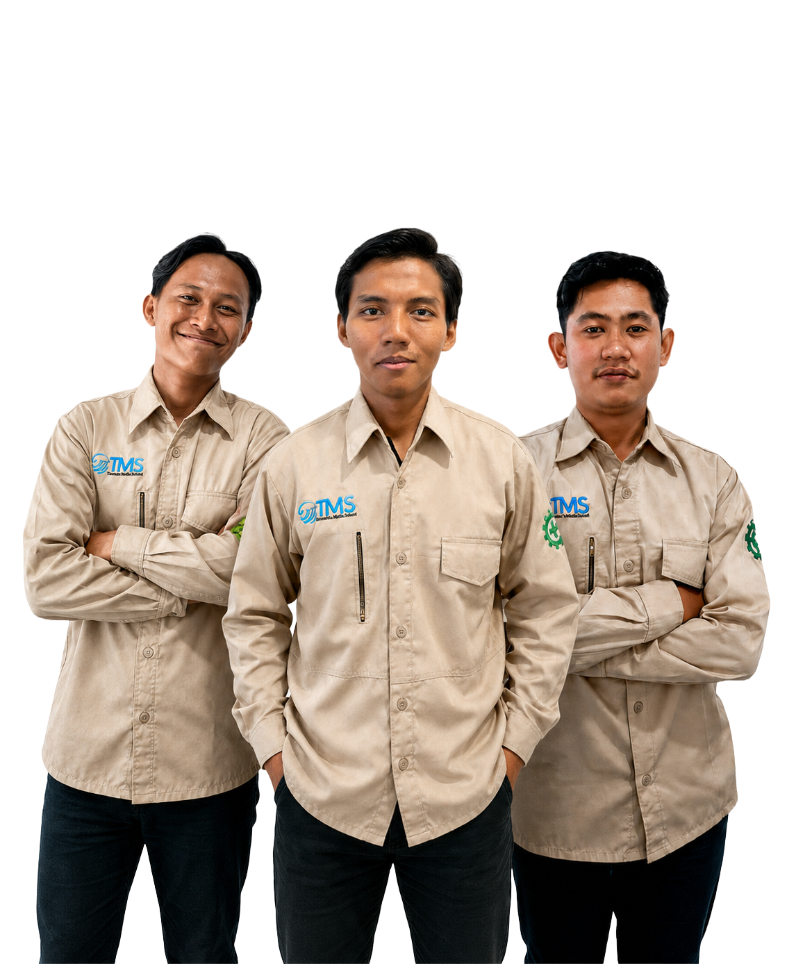 Tiga engineer TMS dalam seragam lapangan, siap menerima pekerjaan